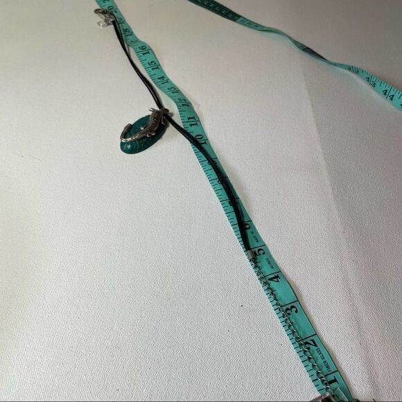Gecko 🦎 on turquoise nugget necklace - Picture 8 of 8